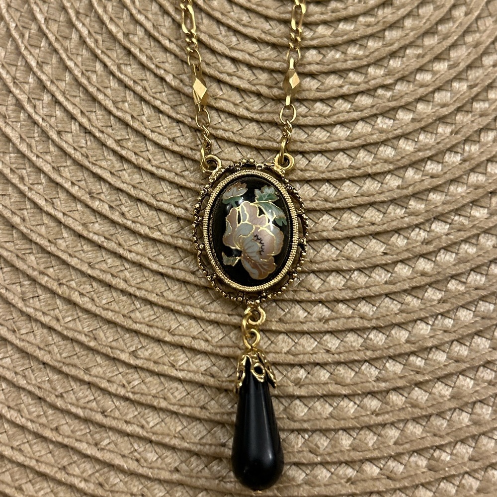 Beautiful Vintage Black Floral Cameo Pendant Necklace